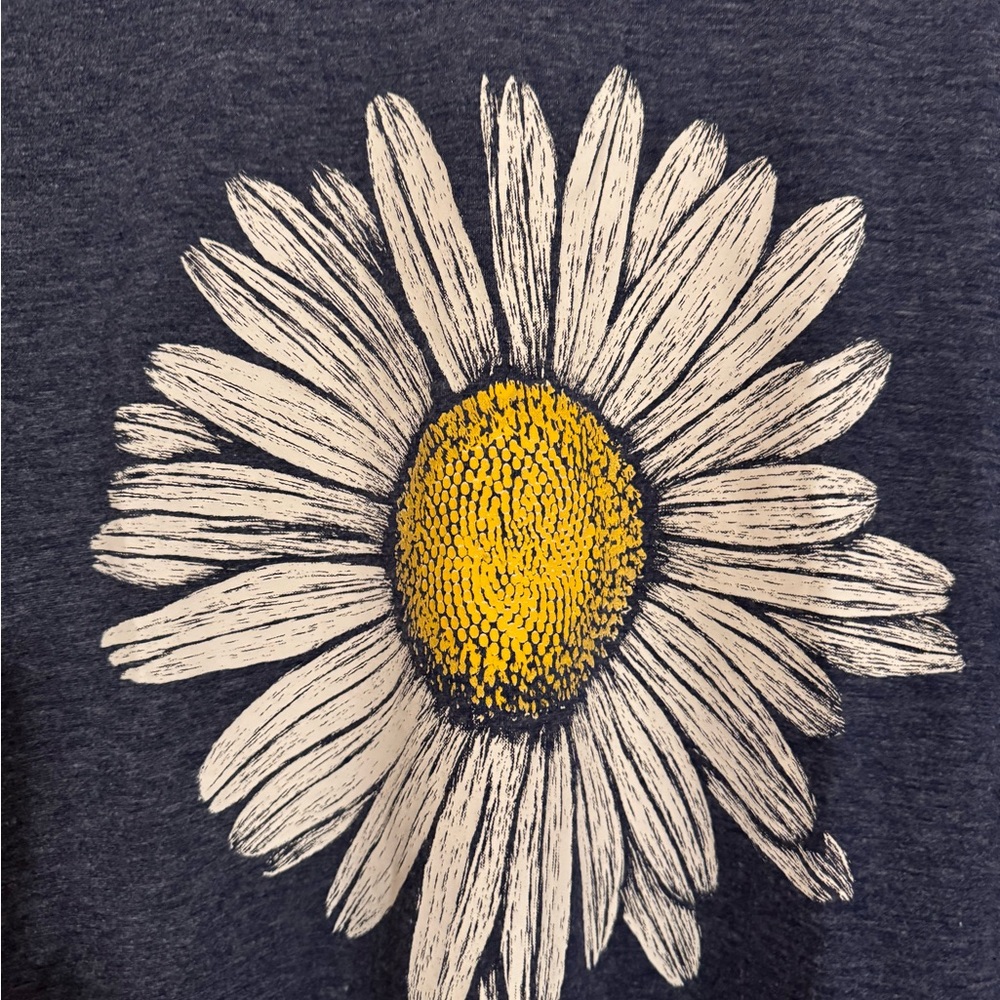 Daisy short sleeve T shirt  very soft. Like new size L - Picture 2 of 6